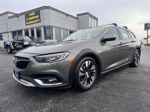 2018 Buick Regal TourX Essence