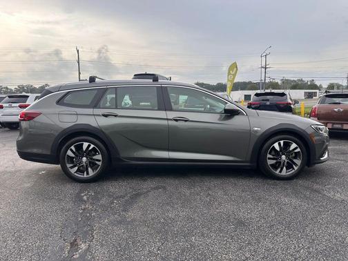 2018 Buick Regal TourX Essence