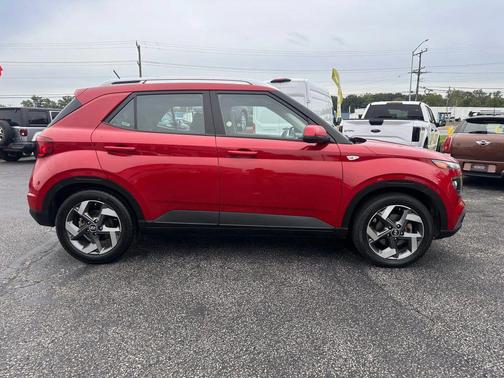 2023 Hyundai VENUE SEL