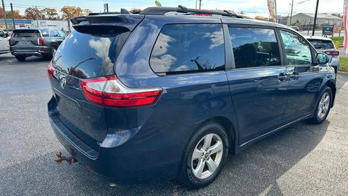 2018 Toyota Sienna LE
