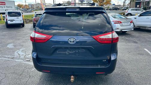 2018 Toyota Sienna LE