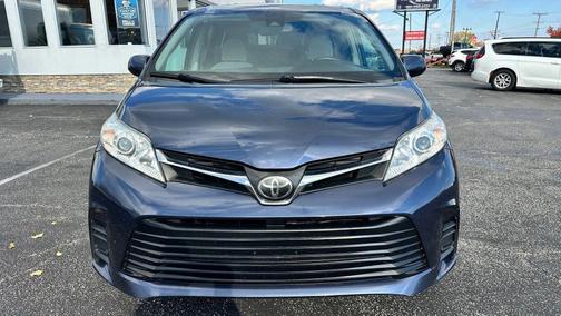 2018 Toyota Sienna LE