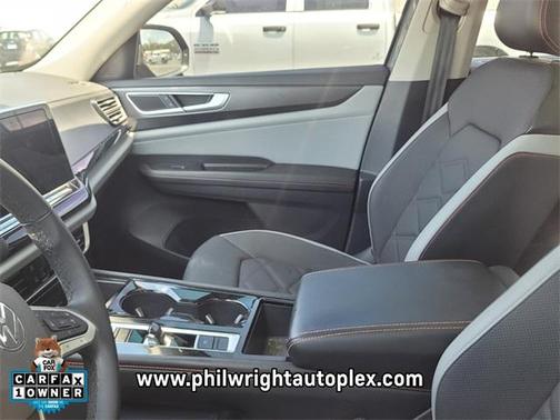 2024 Volkswagen Atlas 2.0T SE w/Technology 4MOTION