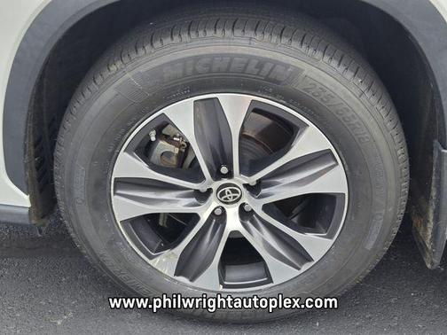 Wind Chill Pearl 2022 Toyota Highlander XLE