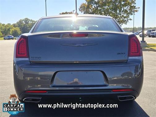 2023 Chrysler 300 Touring