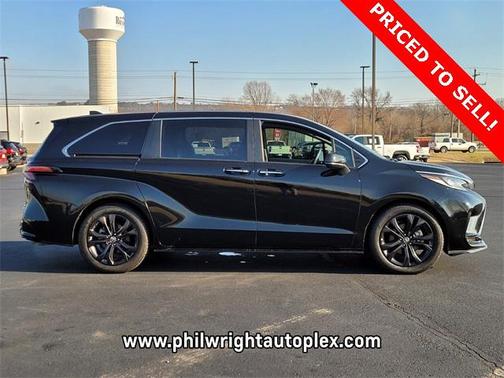 2023 Toyota Sienna XSE 7 Passenger