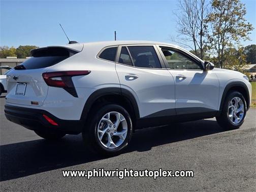 2025 Chevrolet Trax LS