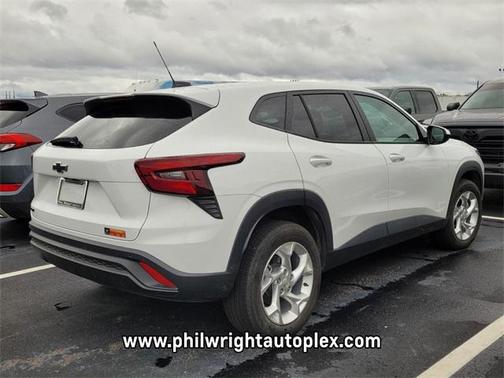 2025 Chevrolet Trax LS