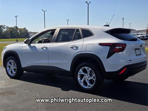 2025 Chevrolet Trax LS