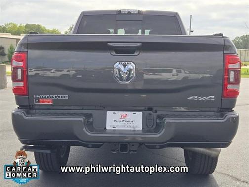 2020 RAM 2500 Laramie Crew Cab 4X4 6'4' Box