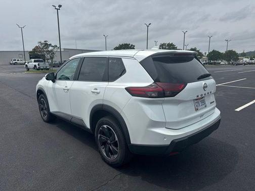 Everest White Pearl 2024 Nissan Rogue SV