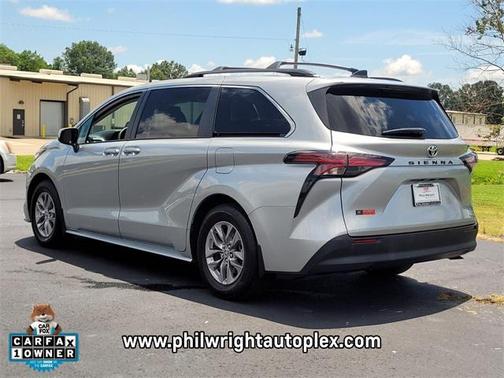 2022 Toyota Sienna LE