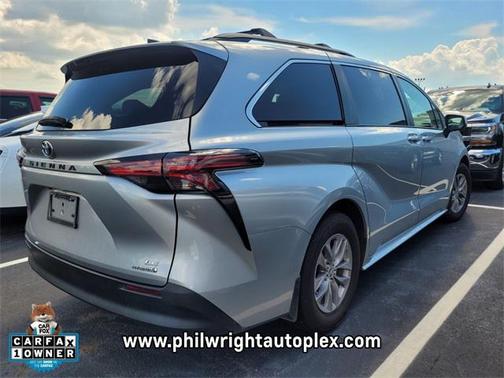 2022 Toyota Sienna LE