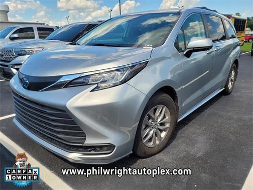 2022 Toyota Sienna LE