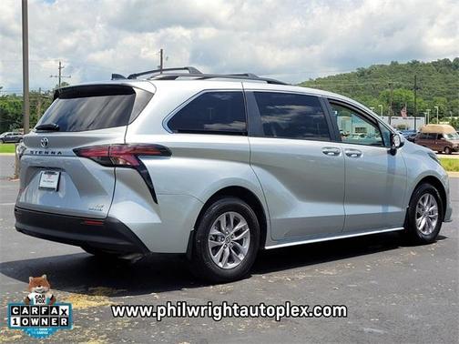 2022 Toyota Sienna LE