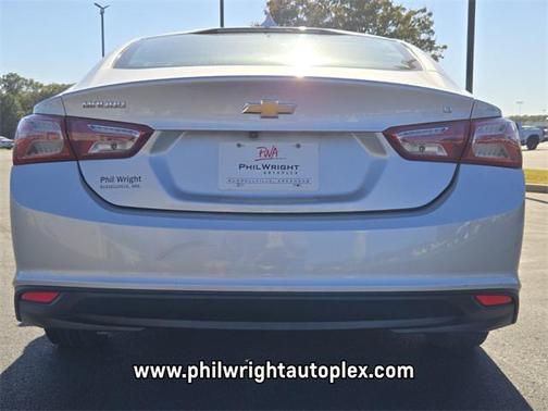 2022 Chevrolet Malibu FWD LT