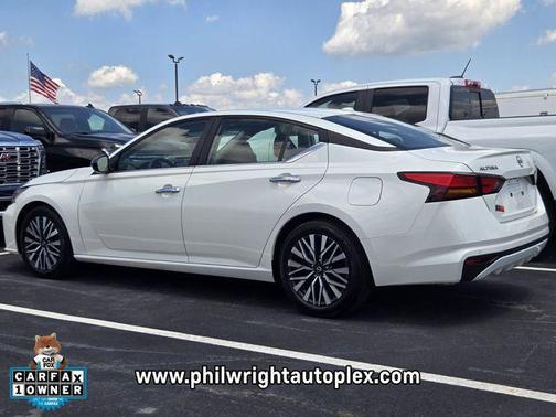 Pearl White Tricoat 2024 Nissan Altima 2.5 SV