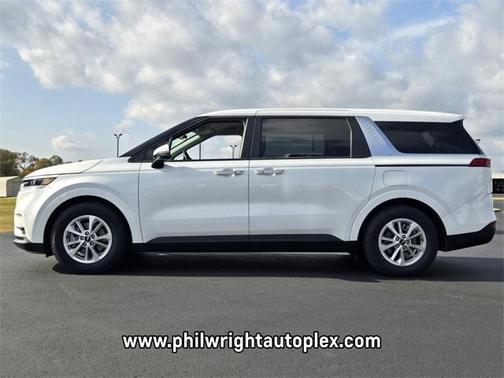 2024 Kia Carnival LX