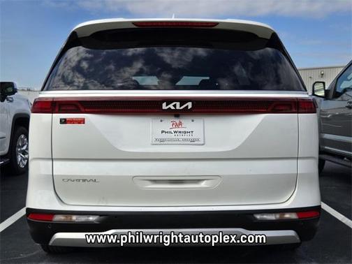 2024 Kia Carnival LX