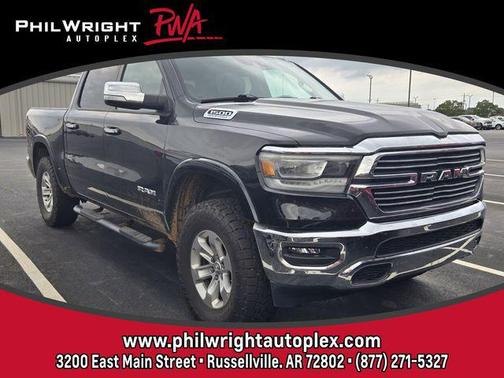 Diamond Black Crystal Pearlcoat 2022 RAM 1500 Laramie