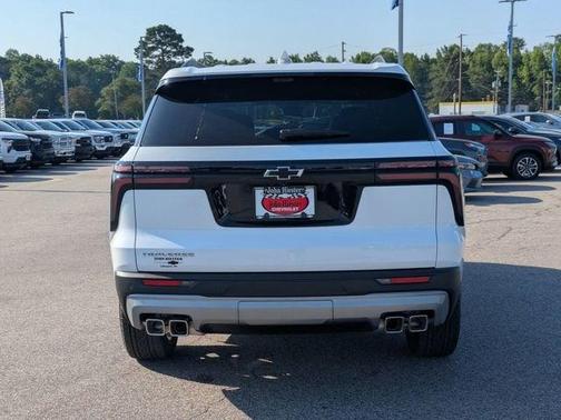 Summit White 2026 Chevrolet Traverse LT