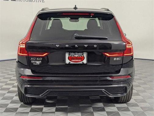 2025 Volvo XC60 B5 Plus