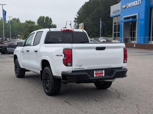 Summit White 2026 Chevrolet Colorado WT
