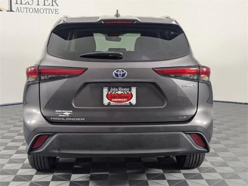 2022 Toyota Highlander Hybrid XLE