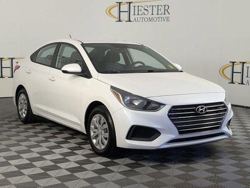 Frost White Pearl 2022 Hyundai Accent SE