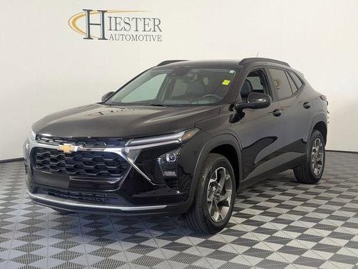 Mosaic Black Metallic 2025 Chevrolet Trax LT