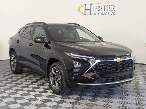 Mosaic Black Metallic 2025 Chevrolet Trax LT