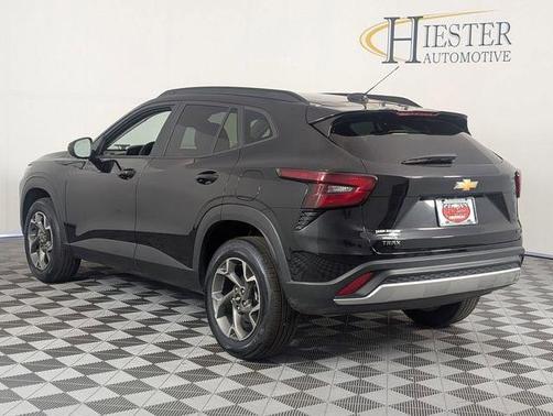 Mosaic Black Metallic 2025 Chevrolet Trax LT