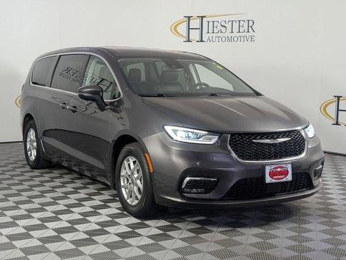 Granite Crystal Metallic Clearcoat 2023 Chrysler Pacifica Touring L