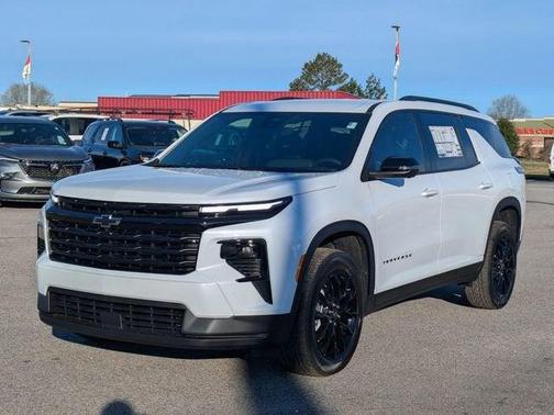 Polar White Tricoat 2026 Chevrolet Traverse LT