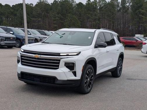 Summit White 2026 Chevrolet Traverse LT