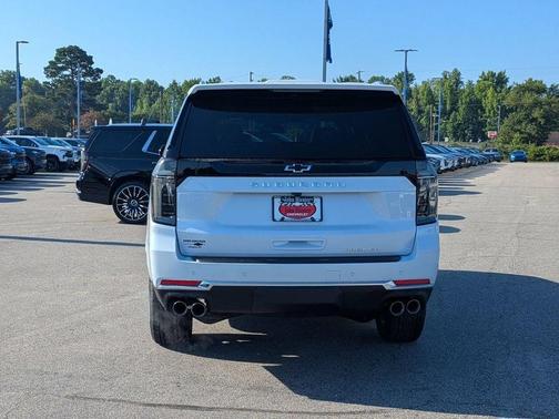 Polar White Tricoat 2026 Chevrolet Suburban Premier