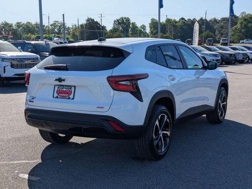 Summit White 2026 Chevrolet Trax FWD 1RS