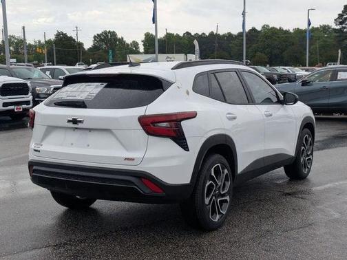 Summit White 2026 Chevrolet Trax FWD 2RS