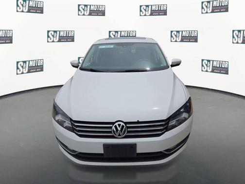 Candy White 2015 Volkswagen Passat 1.8T Auto SE w/Sunroof & Nav