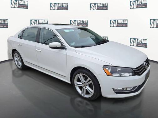 Candy White 2015 Volkswagen Passat 1.8T Auto SE w/Sunroof & Nav