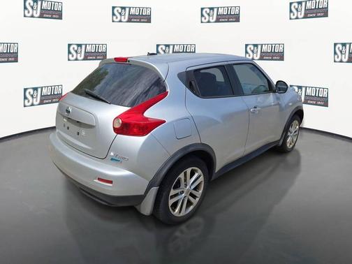 Brilliant Silver 2013 Nissan Juke SV
