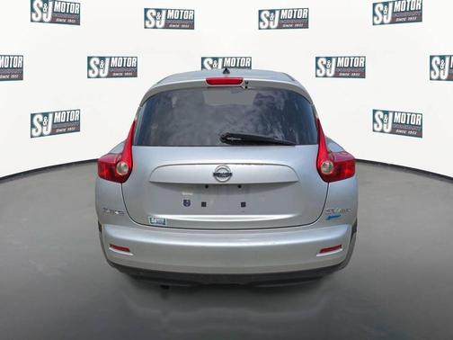 Brilliant Silver 2013 Nissan Juke SV