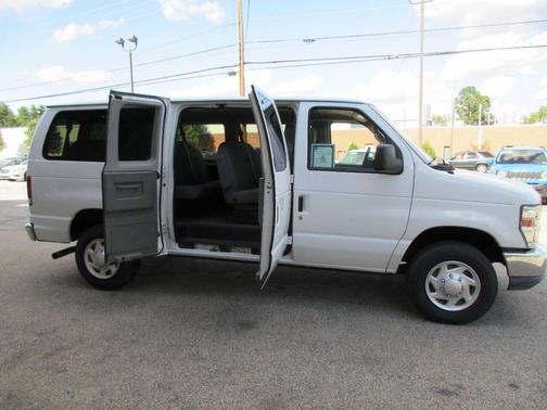 2011 Ford E350 Super Duty XLT