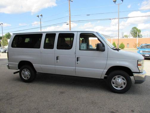 2011 Ford E350 Super Duty XLT