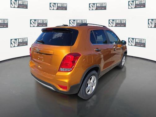 Orange Burst Metallic 2017 Chevrolet Trax LT