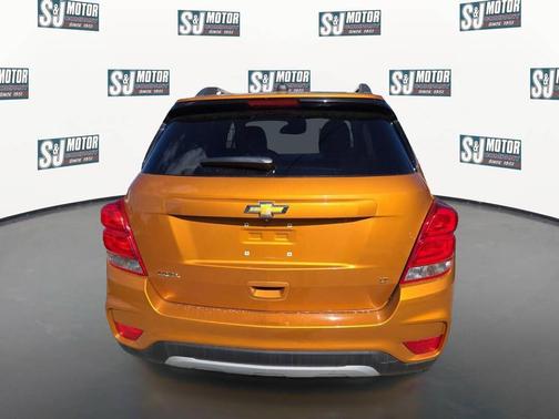 Orange Burst Metallic 2017 Chevrolet Trax LT
