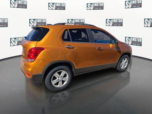 Orange Burst Metallic 2017 Chevrolet Trax LT