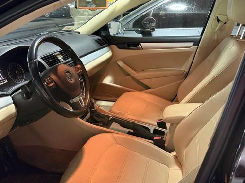 Black 2013 Volkswagen Passat 2.5 SE