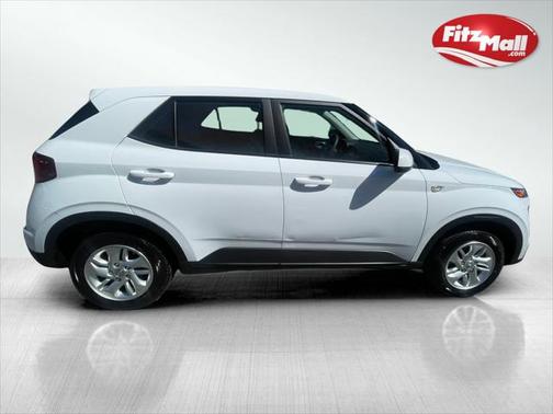 2022 Hyundai VENUE SE