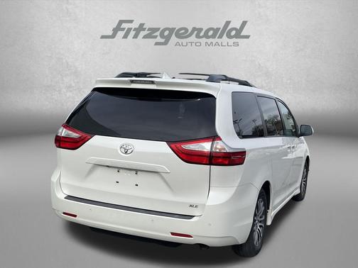2018 Toyota Sienna XLE